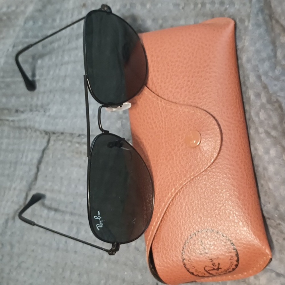 Ray Ban Black Aviators with case
